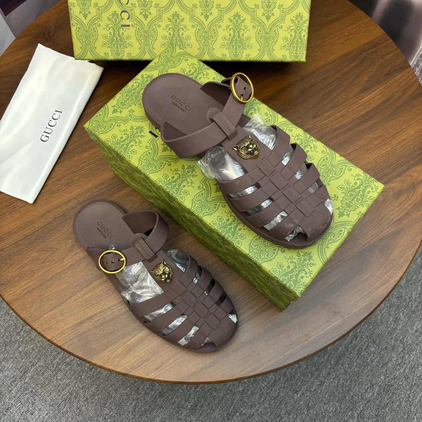 Men's shoes 260💰 [Gucci] Counter quality, top-quality original goods, real photos! Original TPU material, fine workmanship, comfortable; genuine 1:1 replica Size: 38 ~ 46
